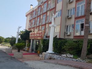 Antalya Lara World Hotel Kapı Girişi Sütun + Melek Uygulaması